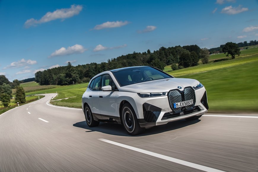Lösungen von Green Hills Software, die 2022 im vollelektrischen Sports Activity Vehicle (SAV) BMW iX zum Einsatz kommen